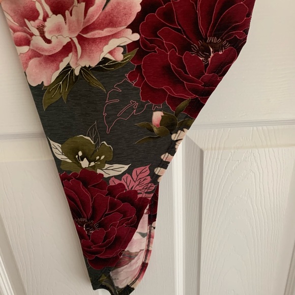 Fashion Nova Asymmetrical floral dress - Picture 5 of 7